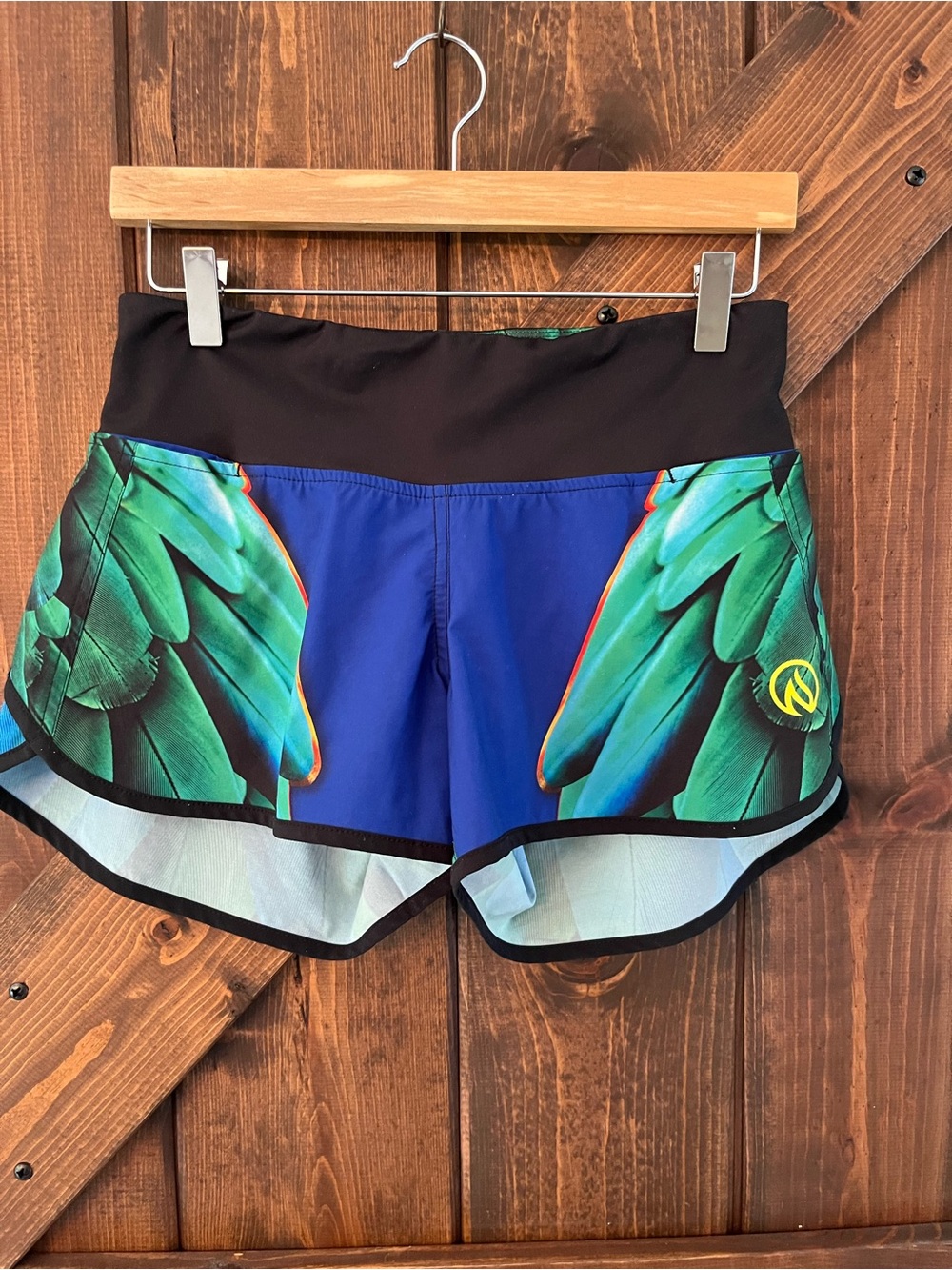 INKnBURN FUN Athletic Blue & Green feather print workout shorts size 6 
Unique